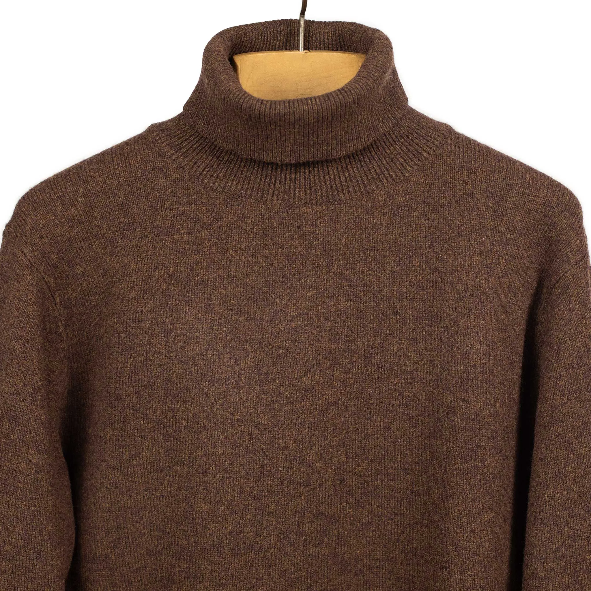 Fine gauge turtleneck sweater in brown wool (restock)