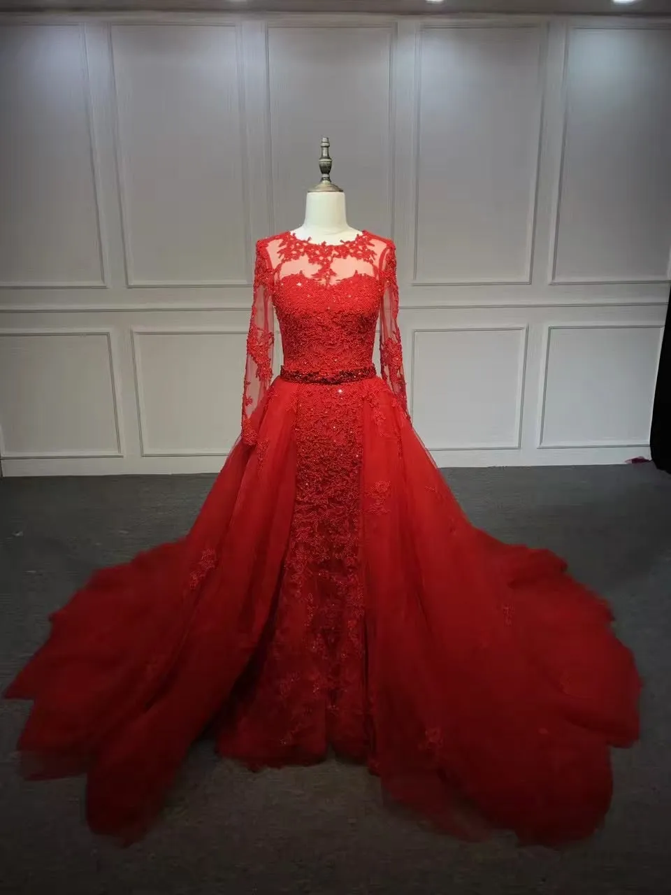 Red crystals beaded long sleeves lace appliqués tulle prom dress two pieces 2021