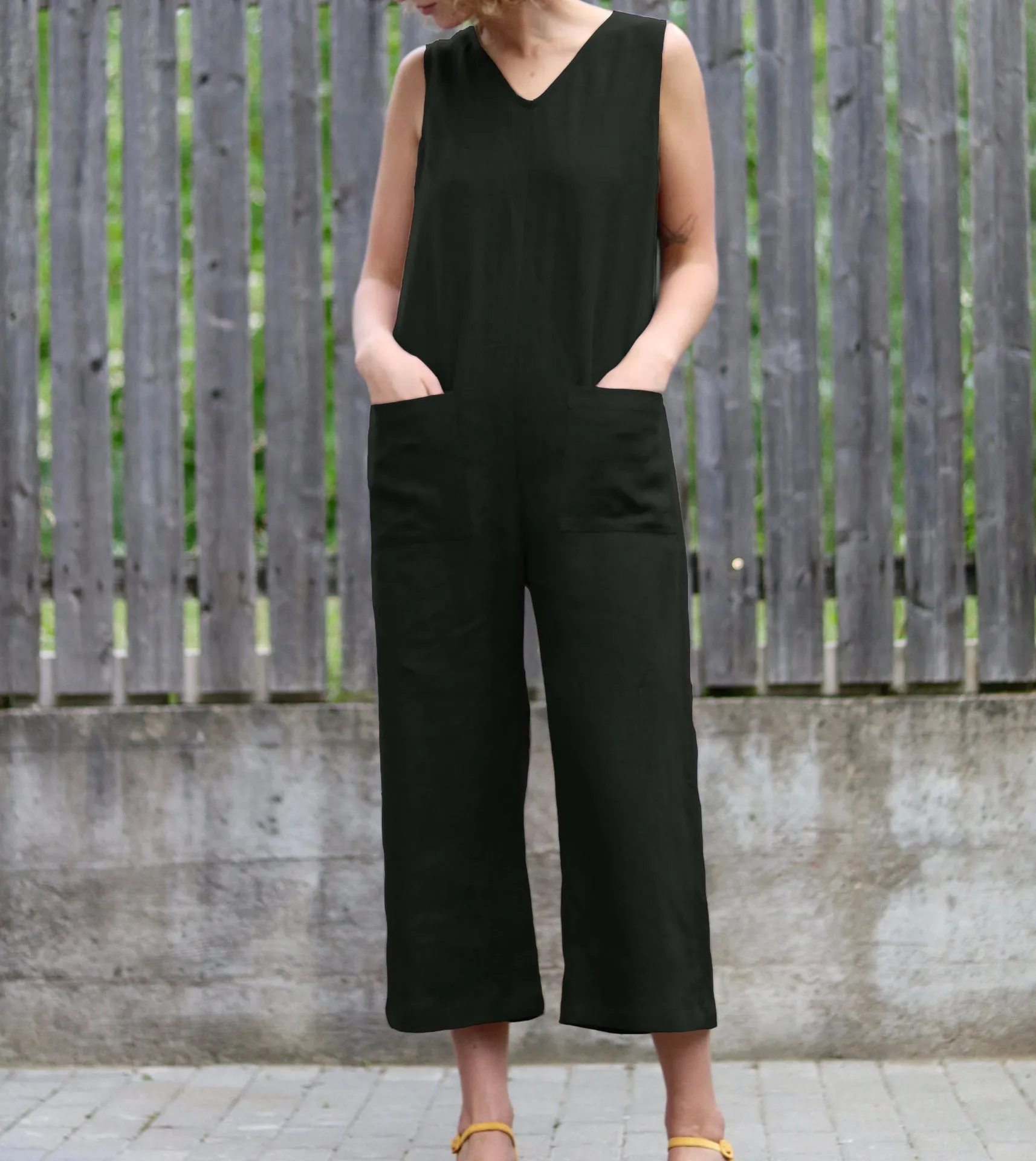 Women's casual pocket sleeveless straight jumpsuit